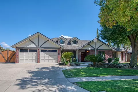 8892 N 5th St, Fresno, CA 93720