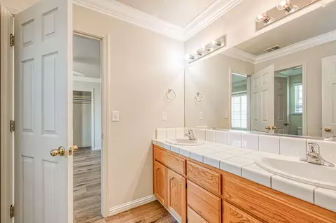 Bath - 12096 E Shepherd Ave, Clovis, CA 93619 photo 2 of 6
