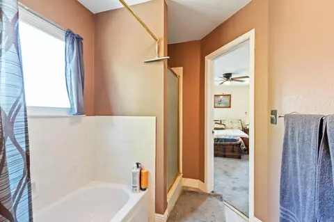 Bath - 35670 Road 603, Madera, CA 93638 photo 3 of 4