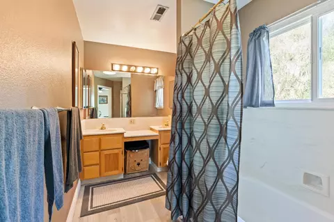 Bath - 35670 Road 603, Madera, CA 93638 photo 1 of 4