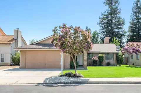 1783 E Deyoung Dr, Fresno, CA 93720