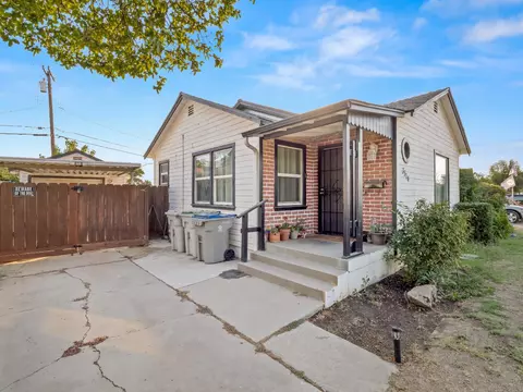 3514 Mayfair Dr N, Fresno, CA 93703