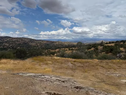 1572 Lilley Mountain Dr, Coarsegold, CA 93614
