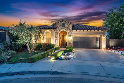 6796 W Kadota Ave, Fresno, CA 93723