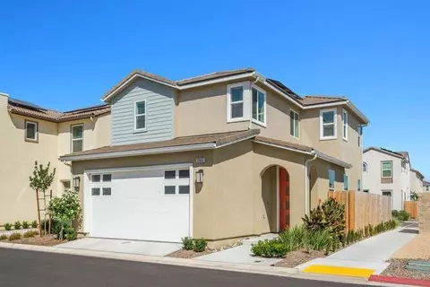 2045 N Perry Ln, Clovis, CA 93619