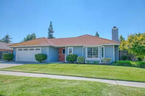 2358 Robinwood Ave, Clovis, CA 93611