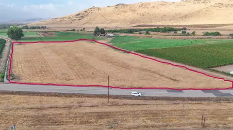 19196 King Canyan Rd E, Sanger, CA 93657