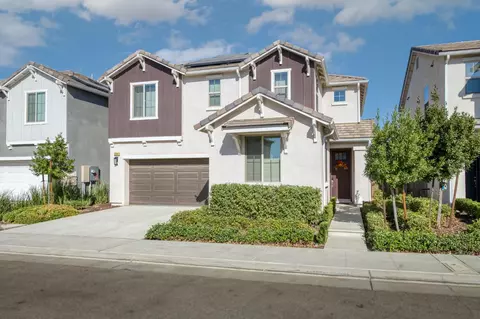 2886 N Sophie Dr, Fresno, CA 93727