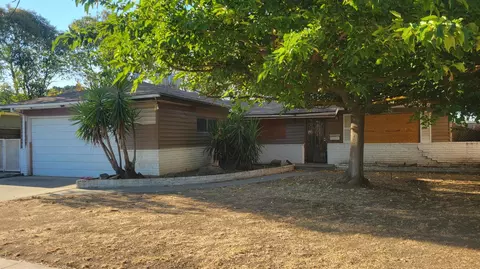 4942 E Oslin Ave, Fresno, CA 93727