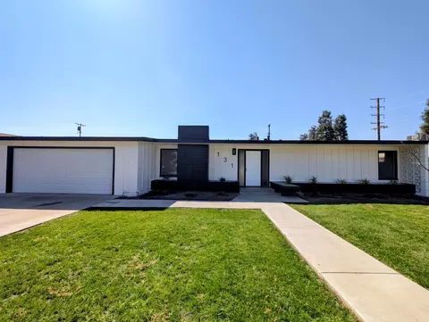 131 E Sandra Ave, Tulare, CA 93274