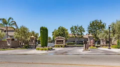 4043 W Fig Tree Ln, Fresno, CA 93722
