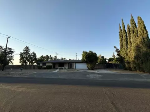 5403 E Saginaw Way, Fresno, CA 93727