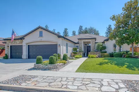 654 W Richmond Ave, Clovis, CA 93619