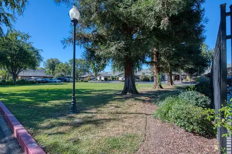 64 W Sierra Ave #103, Fresno, CA 93704