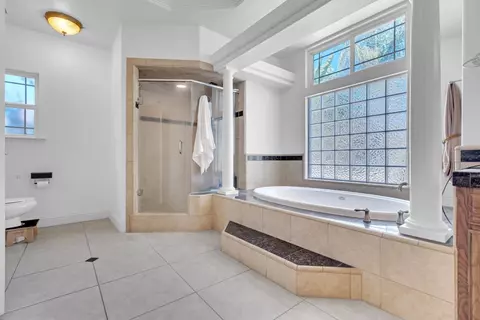 Bath - 3139 Hampton Dr, Madera, CA 93637 photo 2 of 4