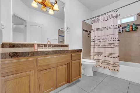 Bath - 3139 Hampton Dr, Madera, CA 93637 photo 4 of 4