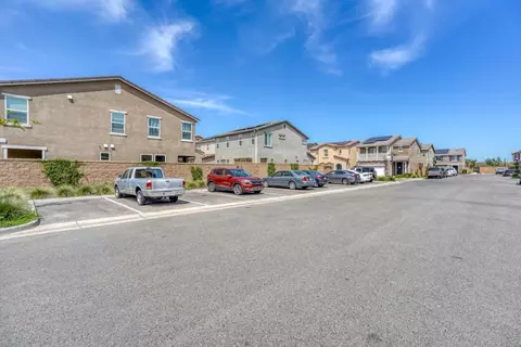 Exterior - 933 Winchell Way W, Madera, CA 93636 photo 3 of 4