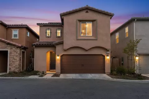 933 Winchell Way W, Madera, CA 93636