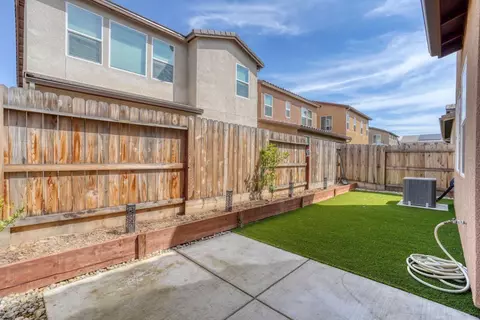 Exterior - 933 Winchell Way W, Madera, CA 93636 photo 1 of 4