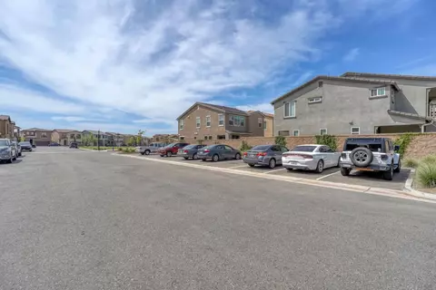 Exterior - 933 Winchell Way W, Madera, CA 93636 photo 2 of 4