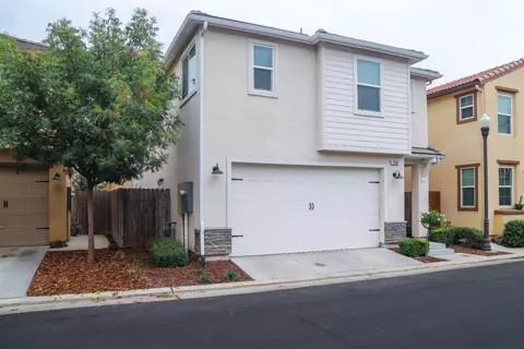 3756 Friendship Ln, Clovis, CA 93619