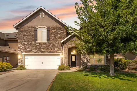 6760 W Lucas Dr, Fresno, CA 93722