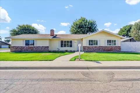 837 E Cambridge Ave, Visalia, CA 93292