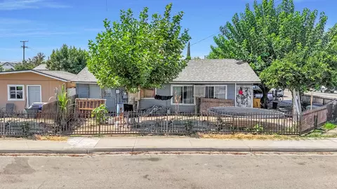 Exterior - 255 J St, Parlier, CA 93648 photo 2 of 5