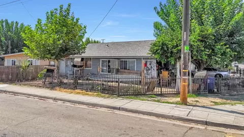 Exterior - 255 J St, Parlier, CA 93648 photo 1 of 5
