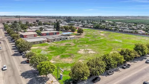 View/Area - 255 J St, Parlier, CA 93648 photo 13 of 14