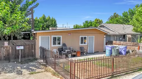 Exterior - 255 J St, Parlier, CA 93648 photo 4 of 5