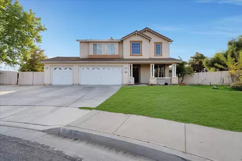 1172 W Pepper Dr, Hanford, CA 93230