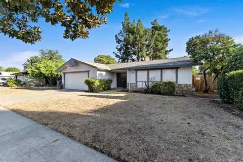 2457 W San Gabriel Ave, Fresno, CA 93705