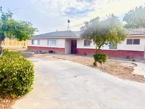 910 S Siskiyou Ave, Kerman, CA 93630