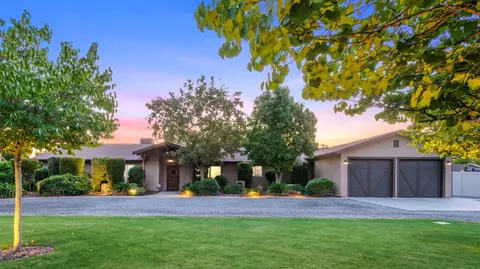 1538 N Locan Ave, Clovis, CA 93619