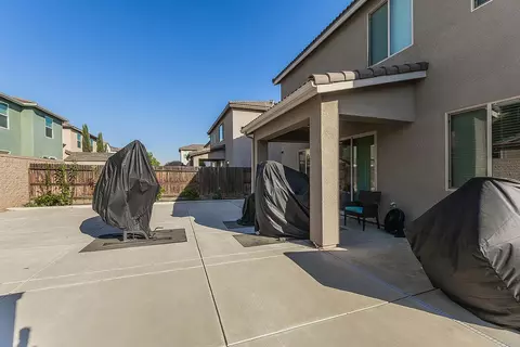 Exterior - 3549 Taylor Ln, Clovis, CA 93619 photo 5 of 6