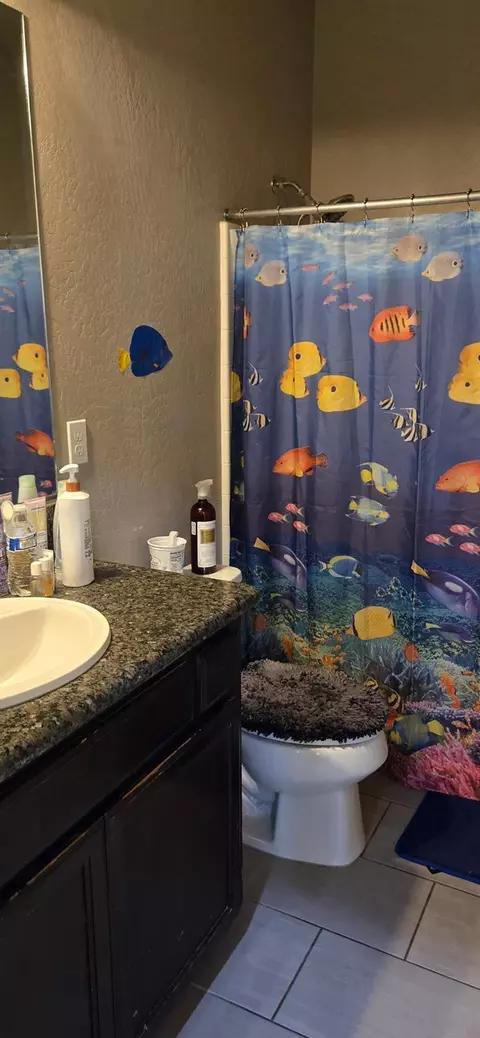 Bath - 3549 Taylor Ln, Clovis, CA 93619 photo 4 of 4