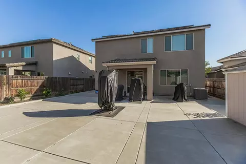Exterior - 3549 Taylor Ln, Clovis, CA 93619 photo 4 of 6