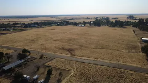 8301 N Madsen Ave, Clovis, CA 93619