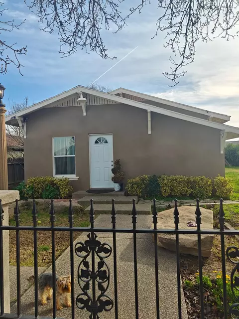 375 W Fir Ave, Pinedale, CA 93650