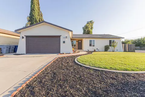 394 W Ashcroft Ave, Clovis, CA 93612