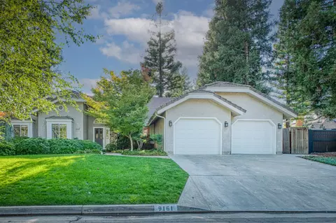 9161 N Woodlawn Dr, Fresno, CA 93720