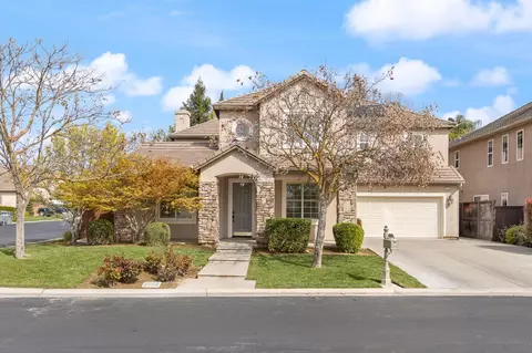 4756 N Emerald Peak Dr, Clovis, CA 93619