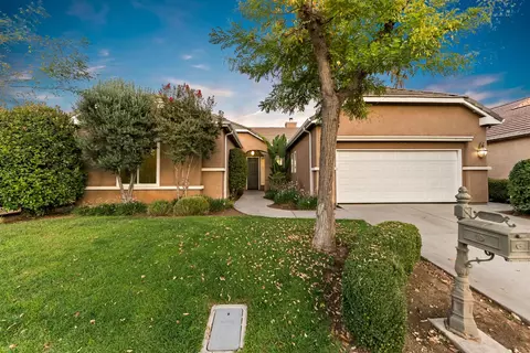 4648 N Windward Way, Clovis, CA 93619
