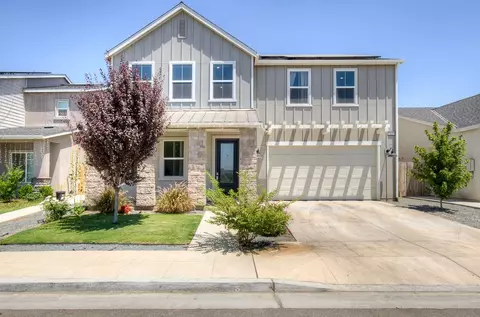 3448 N Douglas Ave, Fresno, CA 93727