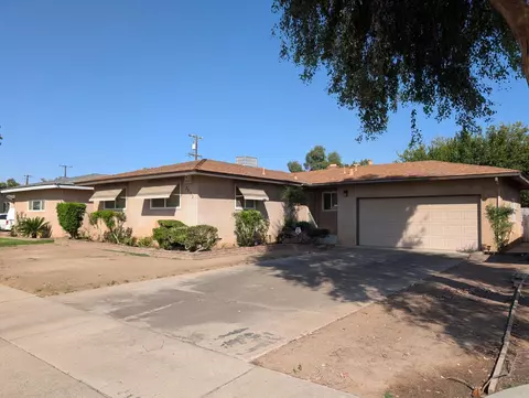 2832 N Hacienda Dr, Fresno, CA 93705