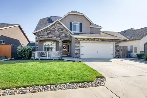 3808 Fairmont Ave, Clovis, CA 93619