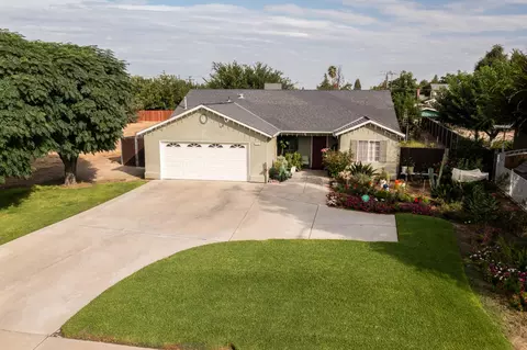 728 9th St, Sanger, CA 93657