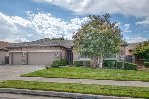 3040 Holland Ave, Clovis, CA 93619