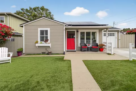 230 Sinex Ave, Pacific Grove, CA 93950